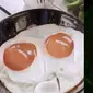 6 Kreasi Absurd Masak Telur Ini Bikin Geleng Kepala, Netizen: Malah Mirip Alien (Twitter/txtdarigajelas)