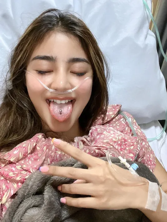 <p>Saat ini Ghea Youbi juga masih berada dalam fase penyembuhan, dan diharapkan bisa dapat beraktivitas lagi seperti semula. (FOTO: instagram.com/gheayoubi/)</p>