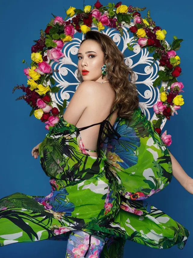 5 Gaya Pemotretan Jessica Mila dan Pamela Bowie Bertema Tropical Breeze, Tampil Fresh