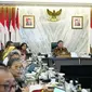 Menteri Koordinator Bidang Perekonomian Airlangga Hartarto saat memimpin Rapat Koordinasi Komite Kebijakan Pembiayaan Bagi UMKM yang bertempat di Loka Kretagama Gedung Ali Wardhana, Kamis (13/7/2023).