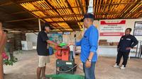 CSR&nbsp;PT Badak NGL atau Badak LNG bernama Sugiyono bersama kelompoknya&nbsp;Berkah Laut Berjaya mengolah ikan teri jadi beragam produk bernilai ekonomi. (Liputan6.com/Devira Prastiwi)