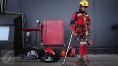 Memiliki kekurangan fisik bagi sebagian orang menjadi hal yang amat kelam, keputusasaan bahkan membuat hidup menjadi tak berarti. Namun tidak bagi seorang Sabar Gorky, pria asal solo itu menepis takdir yang menimpa dirinya. (Liputan6.com/Angga Yuniar)
