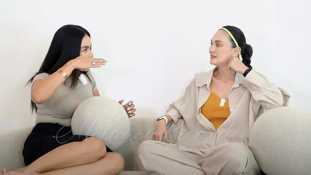 Potret Luna Maya saat hadir di podcast Melaney Ricardo (Dok. Youtube/Melaney Ricardo)