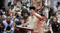 Capres nomor urut 02 Prabowo Subianto memberi sambutan dalam Pembekalan Relawan Prabowo-Sandiaga di Istora Senayan, Jakarta, Kamis (22/11). Para relawan juga dibekali bagaimana agar tampil menjadi pelopor kampanye damai. (Merdeka.com/Iqbal Nugroho)