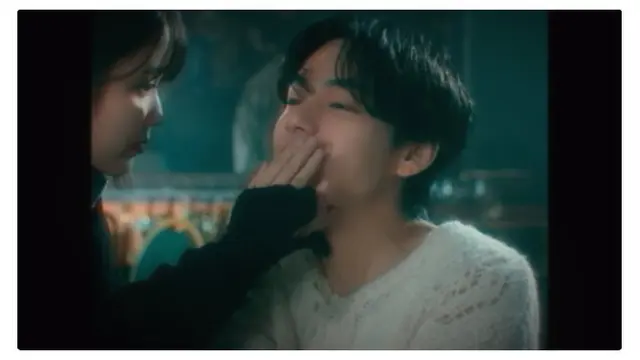 10 Potret IU dan V BTS Adu Akting di MV Love Wins All, Sukses Bikin Haru