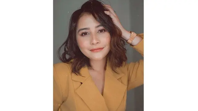 Biasa Natural, Ini 6 Potret Prilly Latuconsina dengan Makeup Tebal