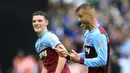 Penyerang West Ham, Andriy Yarmolenko berselebrasi usai mencetak gol ke gawang Manchester United pada pertandingan lanjutan Liga Inggris di stadion London (22/9/2019). West Ham menang 2-0 atas Manchester United. (AP Photo/Leila Coker)