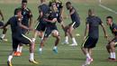 Striker Brasil, Neymar, saat mengikuti sesi latihan jelang laga Kualifikasi Piala Dunia di  Teresopolis, Barsil, Rabu (4/10/2017). Brasil akan berhadapan dengan Bolivia. (AP/Silvia Izquierdo)