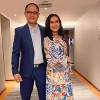 Kebahagiaan jelas terpancar di wajah Iis Dahlia dan Satrio Dewandono. Di ulang tahun pernikahan yang menginak 21 tahun, rasa syukur juga memenuhi hati mereka. [Foto: Instagram/isdadahlia]