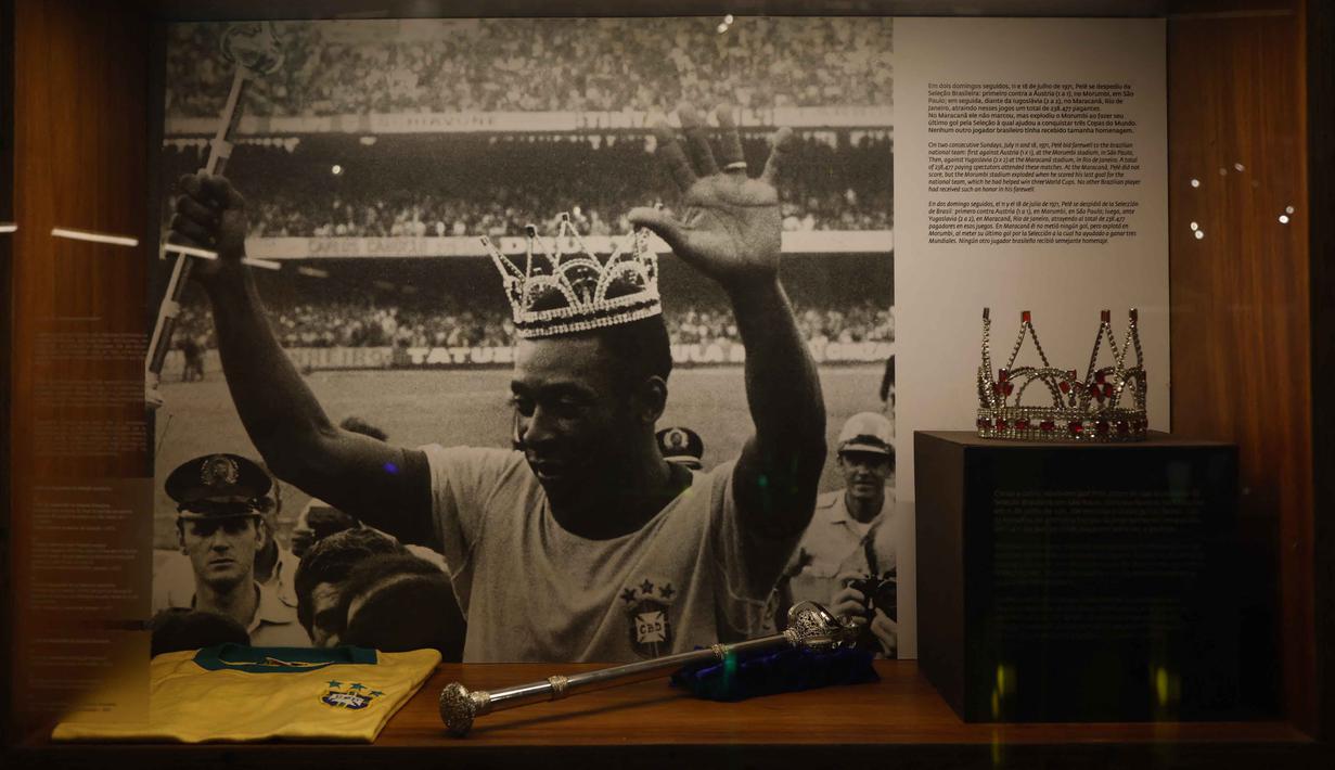 Penting diketahui, pengumuman akuisisi merek oleh NR Sports adalah urusan bisnis terpisah dari museum dan tidak memengaruhi status keberadaan "rumah" Pele. Tampak dalam foto, detail Museum Pele terlihat setelah pengumuman akuisisi merek mendiang legenda sepak bola Brasil, Pele, oleh NR Sports di Santos, Sao Paulo, Brasil, pada Selasa 25 November 2025. (Miguel SCHINCARIOL/AFP)
