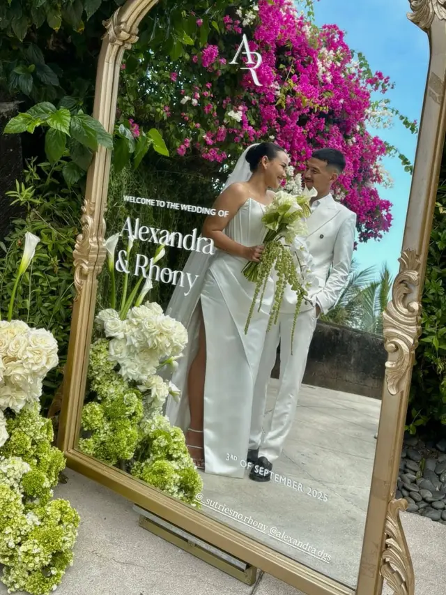 Suami Alexandra Daguise resepsinya di Bali. [@brideswhisperer]