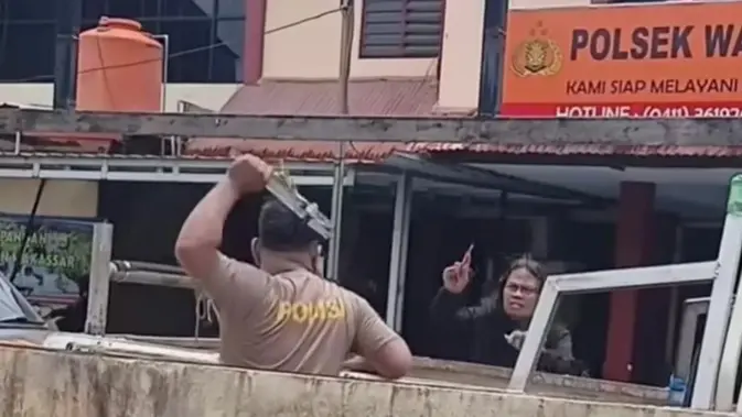 Duduk Perkara Video Viral Pria Mengamuk di Polsek Bawa Obeng dan Ancam Polisi