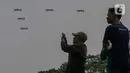 Ribuan masyarakat turut menghadiri peringatan HUT ke-79 TNI di kawasan Monas, Jakarta. (Liputan6.com/Herman Zakharia)