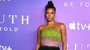 <p>Gabrielle Union terlihat mengenakan gaun dari Prada. Ini adalah momen saat ia tampil di Premiere Truth Be Told, di West Hollywood, California. Foto: Vogue.</p>