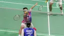 Ganda putri Indonesia Apriyani Rahayu/Siti  Fadia Silvi Ramadhanti mengembalikan kok Mayu Matsumoto/Wakana  Nagahara dari Jepang saat tampil dalam Indonesia Open 2022 di Istora Senayan, Jakarta, Rabu (15/6/2022). Apriyani Rahayu/Siti  Fadia Silvi Ramadhanti  menang dengan skor 21-7, 17-21, 21-17. (Liputan6.com/Faizal Fanani)