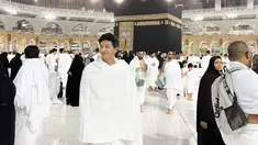 Berbeda dari perjalanan umrah Harris Vriza sebelumnya. Kali ini, pemilik nama Harris Illanno Vriza itu berangkat umrah bersama dengan para sahabat. Tak heran jika perjalanan kali ini semakin ramai dan berwarna. Tentu dengan niat yang juga lebih matang dan mantap. (Liputan6.com/IG/@harrisvriza)