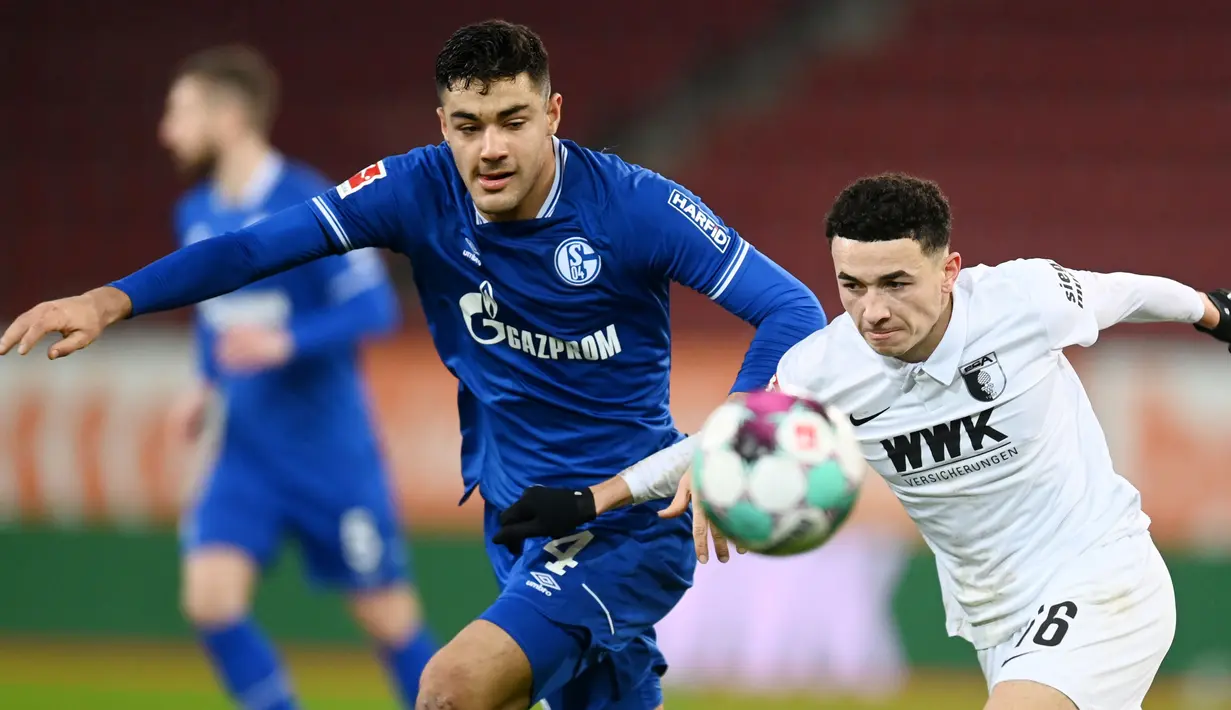 Kabar gembira bagi fans The Reds ini diumumkan melalui laman resmi klub pada Senin (1/2/2021) waktu setempat atau Selasa dini hari WIB. (AFP/Christof  Stache)