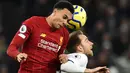 Bek Liverpool, Trent Alexander-Arnold, duel udara dengan gelandang Tottenham, Christian Eriksen, pada laga Premier League di Stadion Tottenham, London, Sabtu (11/1). Tottenham kalah 0-1 dari Liverpool. (AFP/Glyn Kirk)