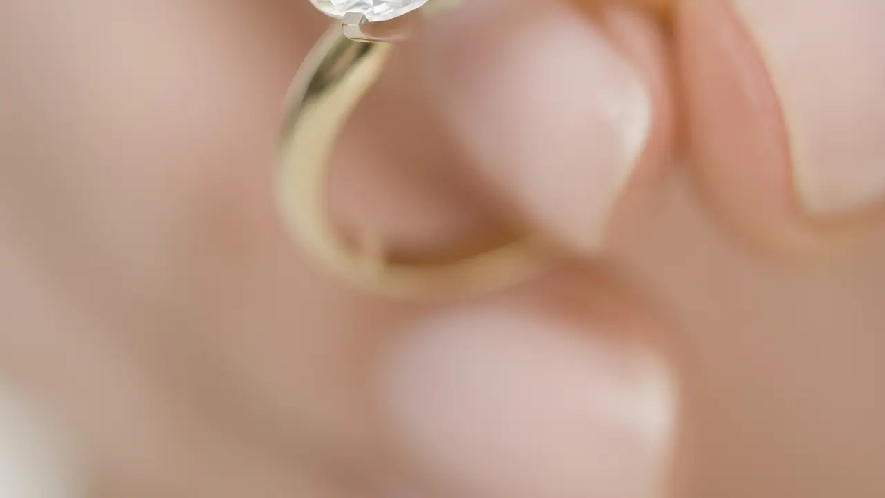 5 Langkah Mudah Merawat Cincin Tunangan