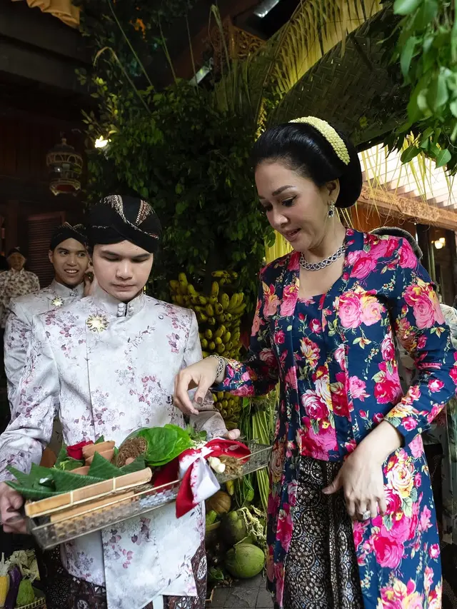 Makna Blue Sapphire: Batu Cinta dan Kesetiaan Favorit Royal Family yang Dipilih Maia Estianty di Momen Siraman Al Ghazali