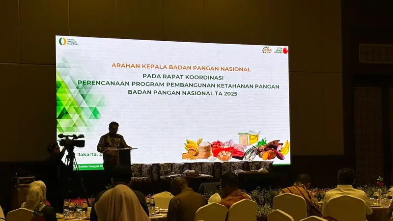 Sekretaris Utama Bapanas, Sarwo Edhy dalam Perencanaan Program Pembangunan Ketahanan Oangan Tahun 2025, Senin (29/7/2025). Ia menjelaskan bahwa anggaran Bapanas turun kemungkinan dialihkan ke Program Makan Siang Gratis. (Tira/Liputan6.com)