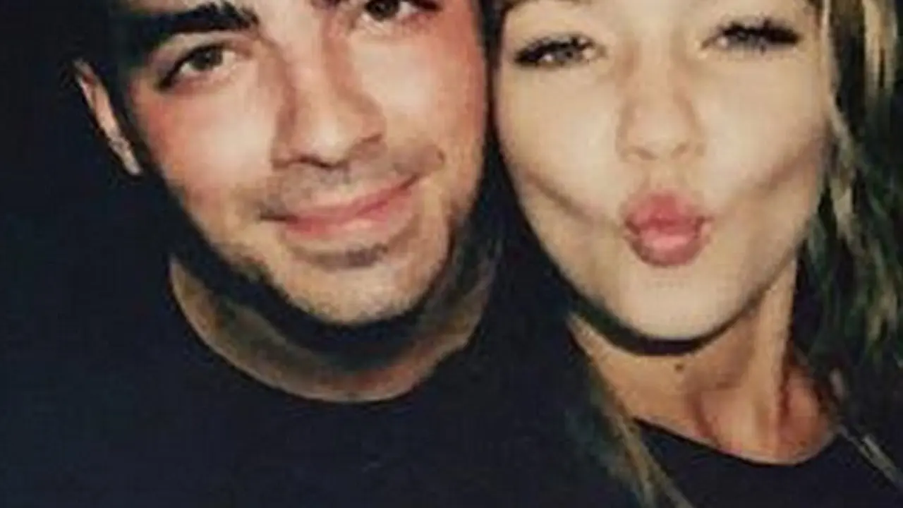 [Bintang] Gigi Hadid dan Joe Jonas