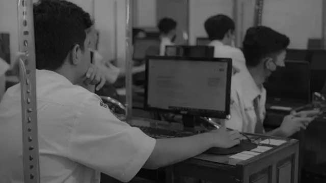 Ilystrasi Anak SMA Ujian/Photo by Ahmad Faiz on Unsplash
