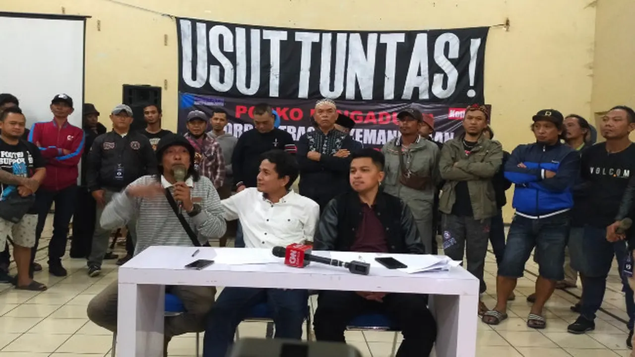 Tim Aremania Tuntut Komnas HAM Gelar Penyelidikan Pro Justitia Tragedi Kanjuruhan