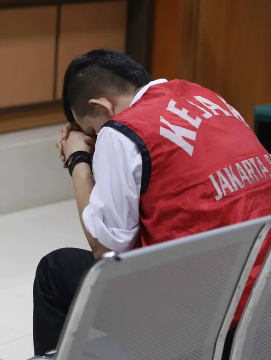 Jupiter Fortissimo diyatakan terbukti bersalah melanggar pasal 127 ayat 1 UU No. 35 tahun 2009 tentang narkotika. Sidang vonis digelar di Pengadilan Negeri Jakarta Barat itu, vonis lebih ringan dari tuntutan jaksa sebelumnya. (Nurwahyunan/Bintang.com)