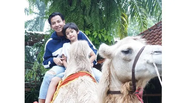 7 Potret Keakraban Sonny Septian dan King Faaz Arafiq, Kompak Banget