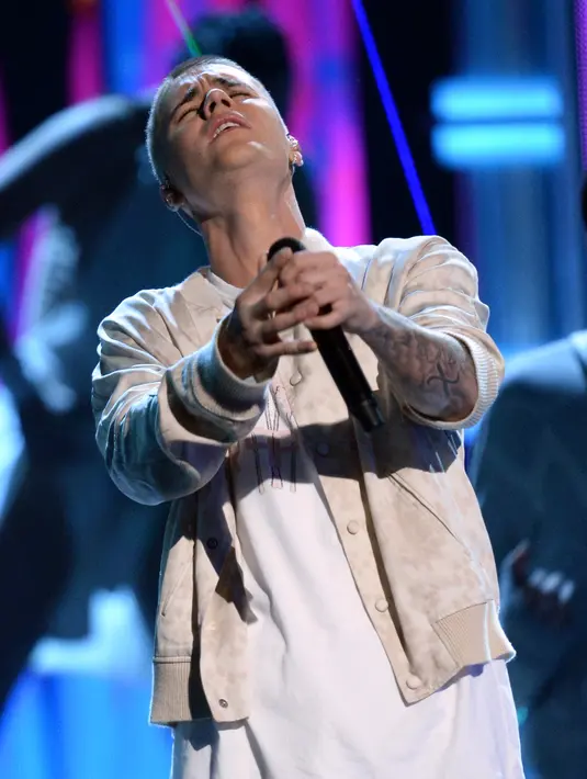 Menurut salah seorang saksi mata yang berhasil dikutip TMZ, Justin Bieber lah yang memulai dan pemicu pertengkaran sengit yang terjadi pada saat itu. (AFP/Bintang.com)