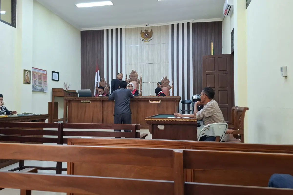 Persidangan perdata di PN Tanjungkarang kasus dugaan penipuan dengan modus bisa meloloskan seleksi ASN Kemenkumham. Foto : (Liputan6.com/Ardi).