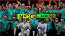Kebahagiaan Tim Mercedes GP setelah dua pebalapnya finis 1-2 di Sirkuit Catalunya. (AP/Andres Kudacki)