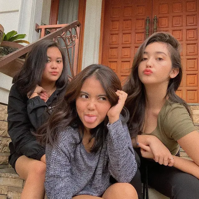 7 Momen Manis Ranty Maria dan Kedua Adiknya Ini Kompak Banget