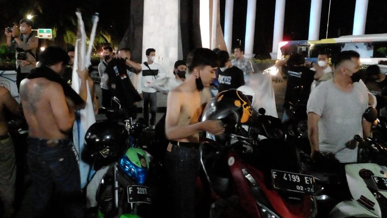 Polisi mengamankan 70 orang anggota geng motor saat konvoi di Kota Bogor, Jawa Barat, Kamis (28/4/2022) malam