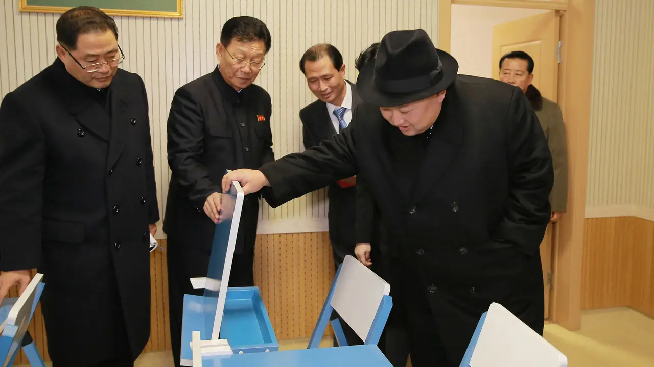 Senyum Semringah Kim Jong-Un Saat Berkunjung ke Universitas Guru Pyongyang