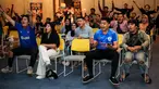 Para pendukung Chelsea yang tergabung dalam Chelsea Indonesia Supporters Club (CISC) merayakan gol kedua timnya ke gawang West Ham yang dicetak oleh Conor Gallagher saat Roaring Night Liga Inggris 2023/2024 di Hotel Ibis Tanah Abang, Jakarta, Minggu (05/05/2024). (Bola.com/Bagaskara lazuardi)