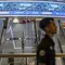 Layar monitor menunjukkan pergerakan pasar saham di lantai Bursa Efek Indonesia menjelang aktivitas perdagangan, Jakarta pada Senin 9 Februari 2026. Indeks Harga Saham Gabungan (IHSG) balik ke level 8.000 pada penutupan perdagangan, Senin (9/2/2026). (BAY ISMOYO/AFP)