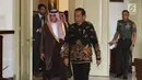 Presiden Joko Widodo menerima kunjungan Menteri Luar Negeri Arab Saudi Adel bin Al-Jubeir dan rombongannya di Istana Kepresidenan Bogor, Senin (22/10). (Liputan6.com/Angga Yuniar)
