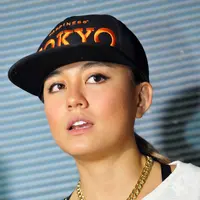 Tampil di panggung HUT SCTV ke-25, dirinya melakukan olahraga yang cukup agar stamina Agnes Monica bertambah. (Deki Prayoga/Bintang.com)