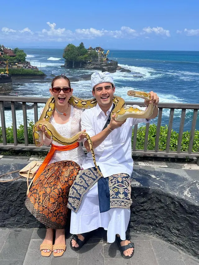 Umumkan Kehamilan, Ini 8 Potret Mesra Laura Theux dan Indra Brotolaras
