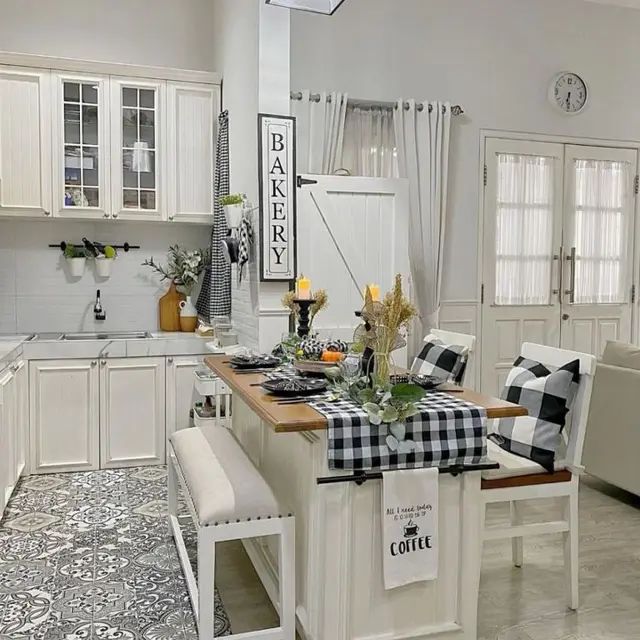 Menengok Dapur dan Ruang Makan Rumah Natalie Sarah yang Bernuansa Kafe