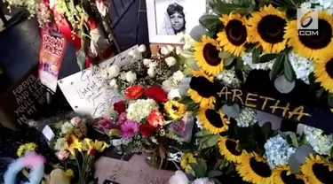 Penggemar berbondong-bondong datang untuk memberikan penghormatan terakhir untuk Aretha Franklin.