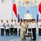 Prabowo Terima 10 Buku Rekomendasi dari Komisi Reformasi Polri