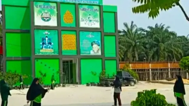 Pondok Pesantren Al Mutjahadah di Kecamatan Marpoyan Damai, Pekanbaru.
