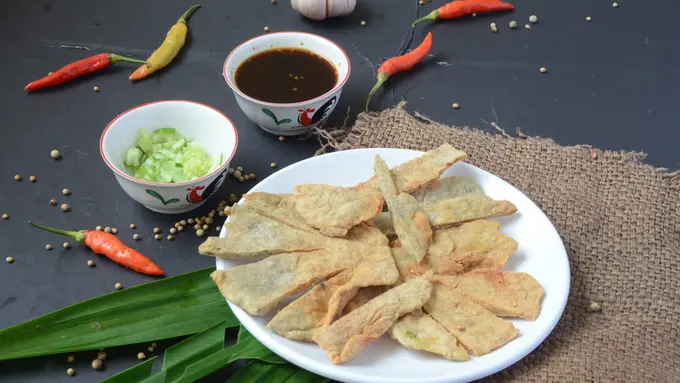 Uniknya Pempek Crispy CEK YA, Bisa Langsung Disantap Lengkap dengan Saus Cukonya