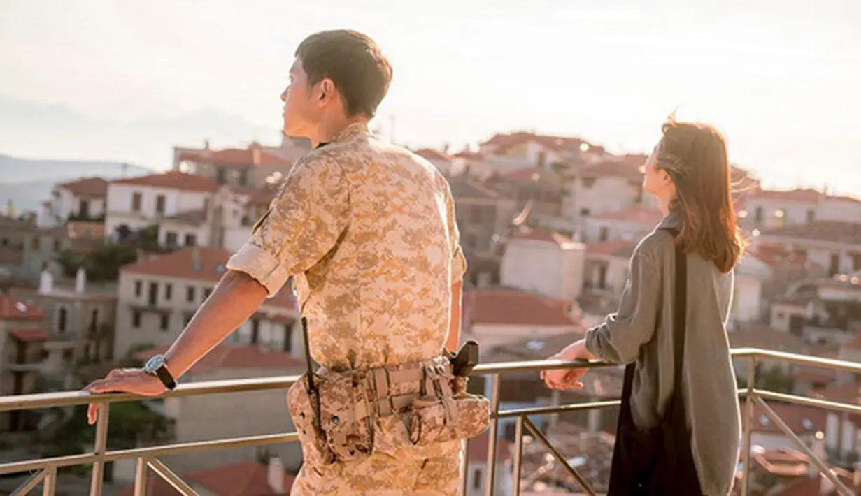 “Aku juga  tidak pernah melihat Song Hye Kyo berkunjung ke rumah itu. Rumah yang masih kosong hingga kini pun terlihat para  pekerja di dalamnya,” tambah sumber. (Instagram/kyo1122)