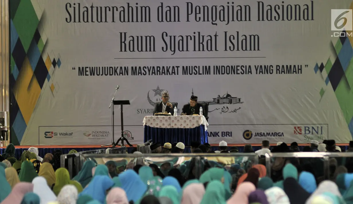 Suasana acara Silaturahim dan Pengajian Kaum Syarikat Islam di Masjid Istiqlal, Jakarta, Minggu (21/10). Acara yang dihadiri oleh ribuan anggota dari berbagai daerah ini dalam rangka Tasyakur Milad ke-113 Syarikat Islam. (Merdeka.com/Iqbal S Nugroho)