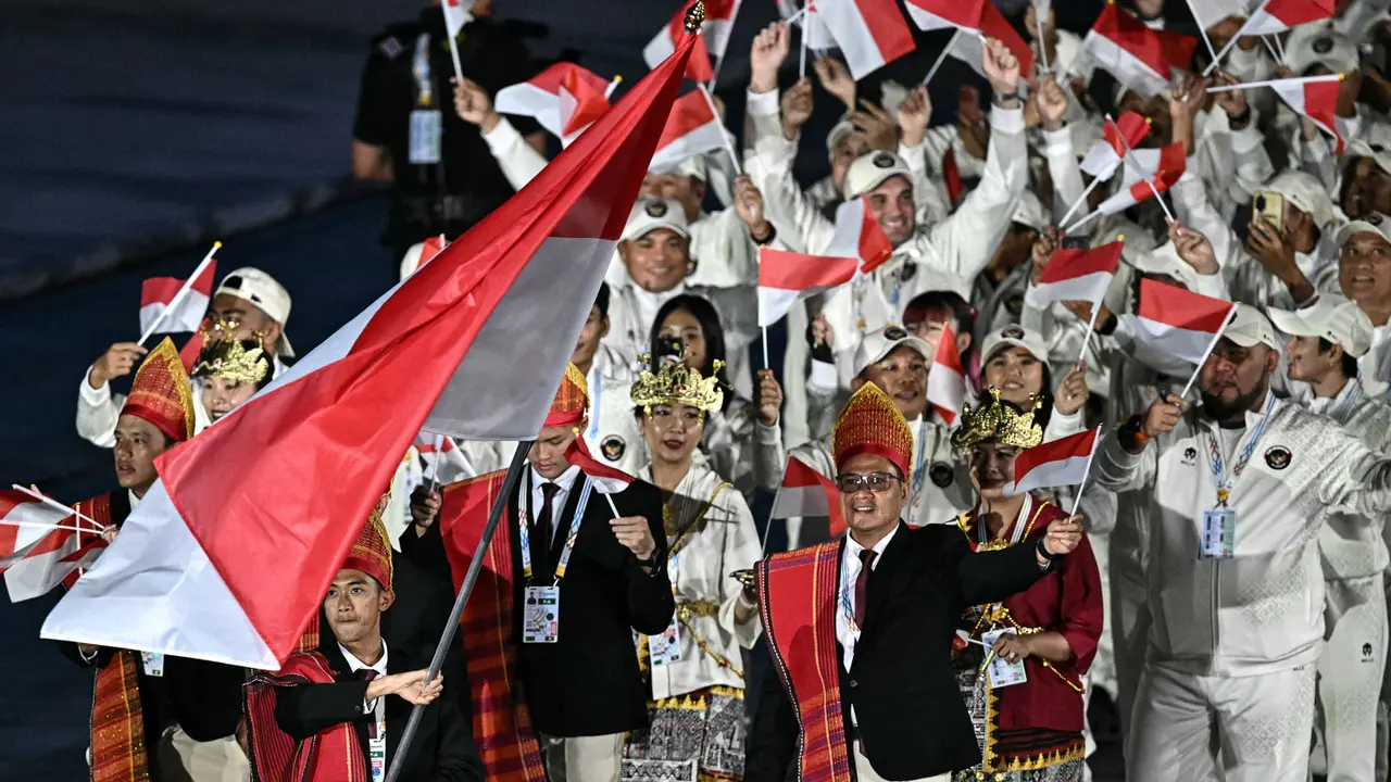 Foto: Ragam Atraksi Meriahkan Opening Ceremony SEA Games 2025, Kontingen Indonesia Memukau dengan Pakaian Adat Nusantara