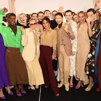 Koleksi Victoria Beckham Spring 2020 di London Fashion Week (Instagram @victoria beckham)